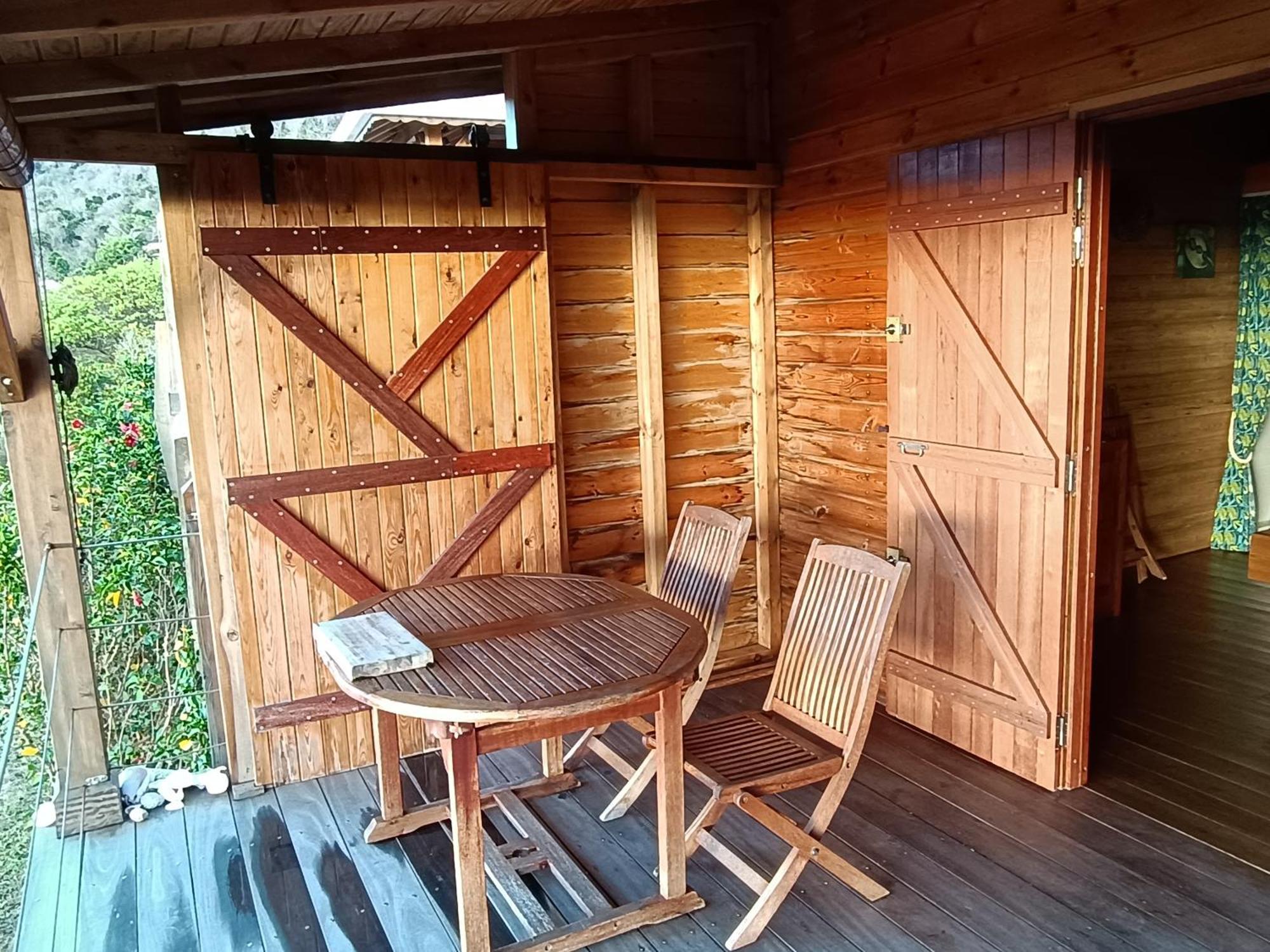 Ti Kaz Anoli Cottage En Bois Avec Vue Sur La Baie Terre-de-Bas 외부 사진